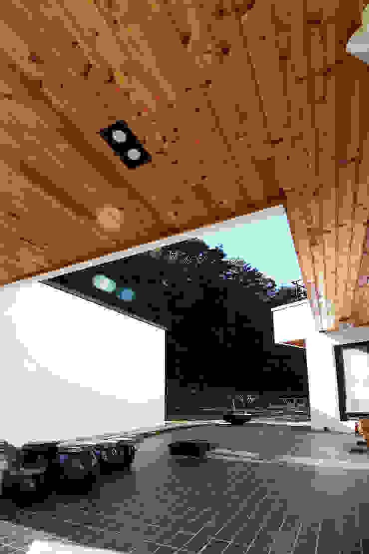 SHIN DESIGN LAB 신디자인랩 Moderne balkons, veranda's en terrassen