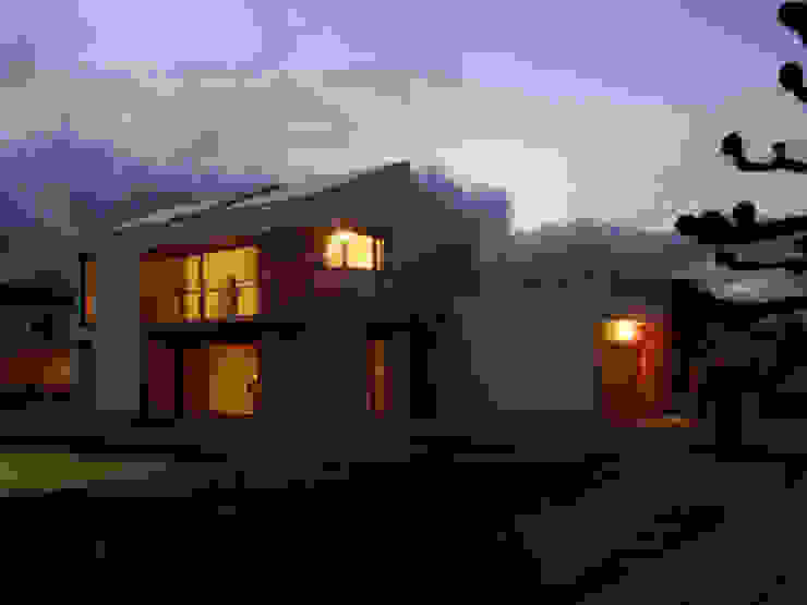 La maison ouverte sur l’extérieur archipente Maisons modernes Nuage,Ciel,Biens,Immeuble,Plante,Fenêtre,Crépuscule,Maison,Zone résidentielle,Immobilier
