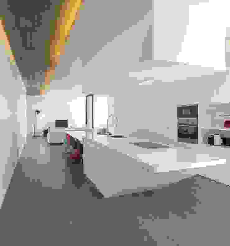 Tomar Hill House por CONTAMINAR