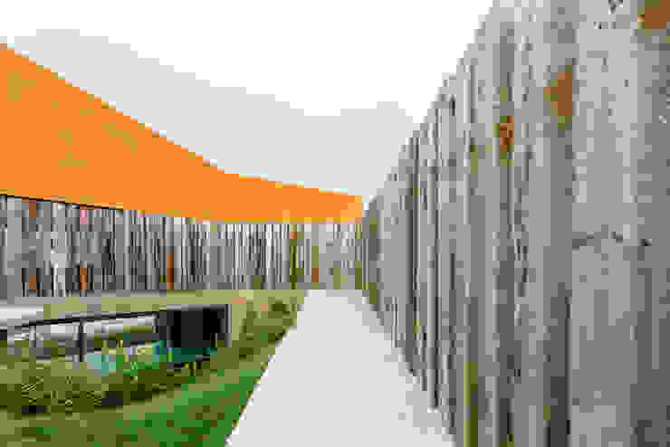 Casa Varatojo Modern Garden by Atelier Data Lda Modern