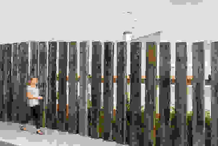 Casa Varatojo by Atelier Data Lda Modern