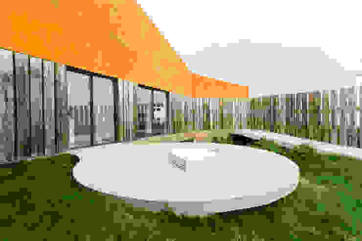 Casa Varatojo Modern Garden by Atelier Data Lda Modern