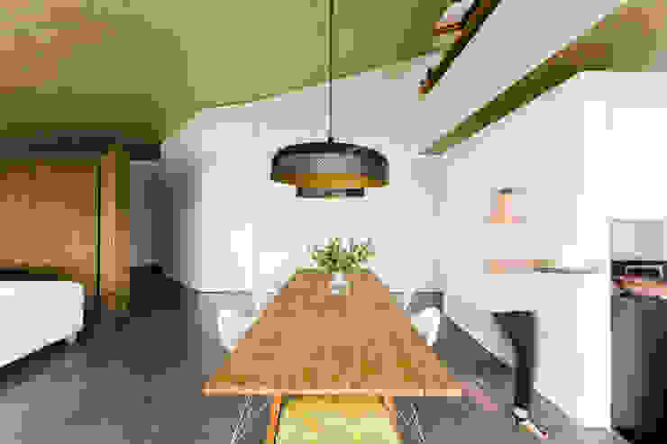 Casa Varatojo Modern dining room by Atelier Data Lda Modern