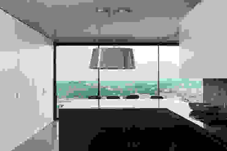 Casa Varatojo Modern windows & doors by Atelier Data Lda Modern