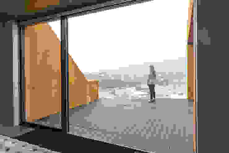 Casa Varatojo by Atelier Data Lda Modern