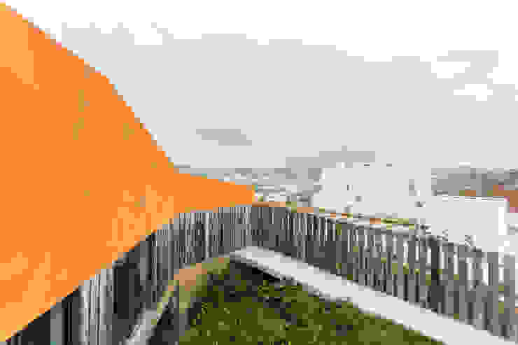 Casa Varatojo Modern Garden by Atelier Data Lda Modern