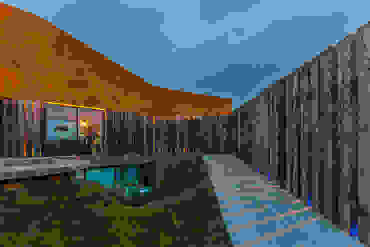 Casa Varatojo Modern Garden by Atelier Data Lda Modern