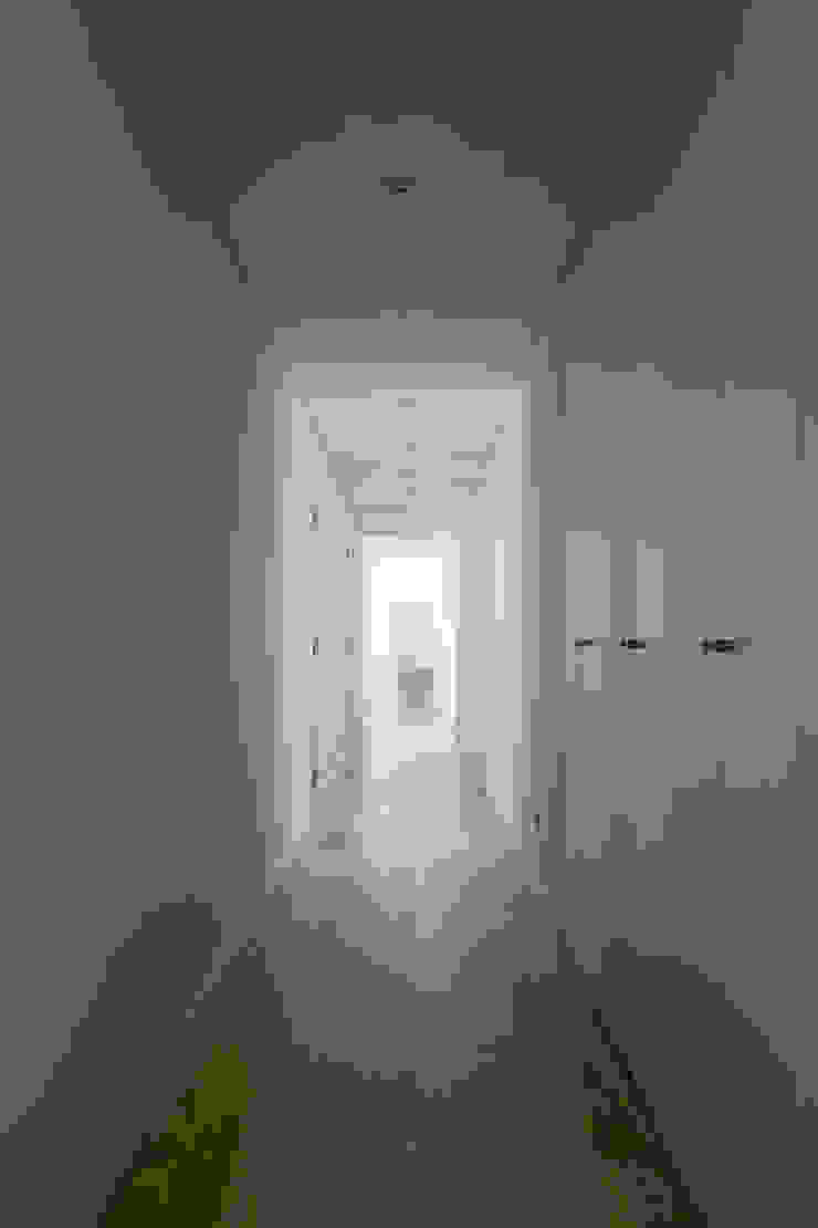 Casa Sol Atelier Data Lda Corredores, halls e escadas modernos