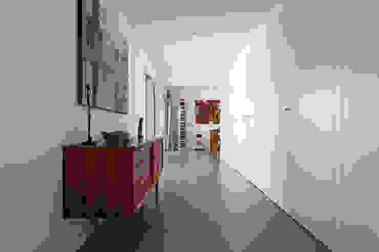 Casa Sol Atelier Data Lda Corredores, halls e escadas modernos