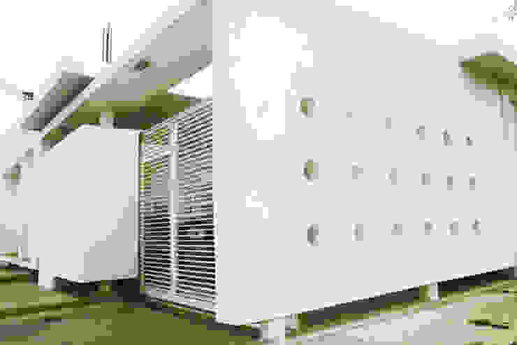 vivienda de la serie rectángulos Eira Fernandez Casas de estilo minimalista Caliza Blanco