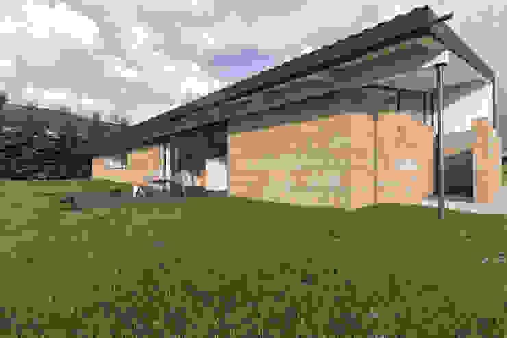 Casa Patio - Ourense - Galicia infografia 3D - arquitectura interior Casas de estilo moderno Granito Nube,Cielo,Edificio,Planta,lote de terreno,Césped,Árbol,Madera,Paisaje,Pradera