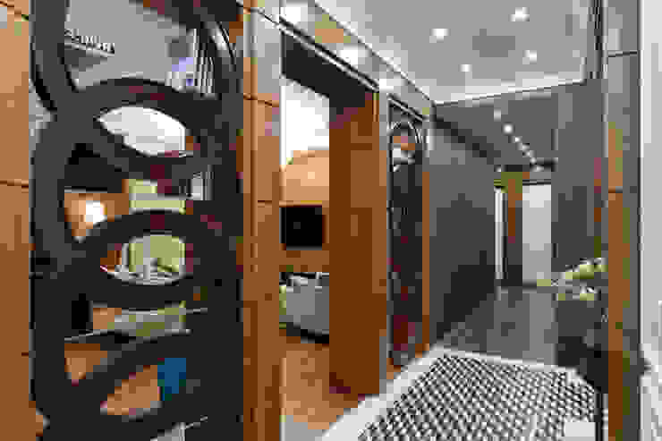 Corredores, halls e escadas ecléticos por Студия дизайна интерьера 'Юдин и Новиков' Eclético