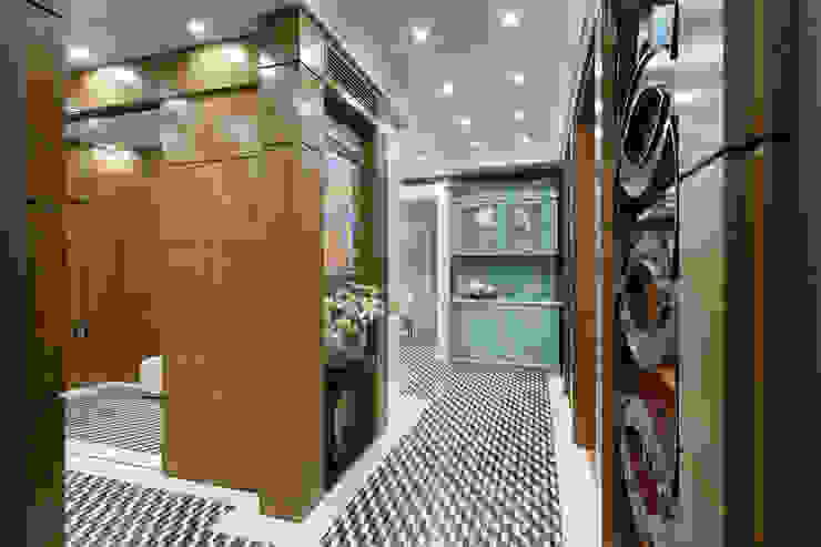 Corredores, halls e escadas ecléticos por Студия дизайна интерьера 'Юдин и Новиков' Eclético