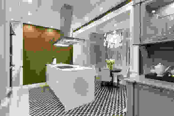 Cozinhas ecléticas por Студия дизайна интерьера 'Юдин и Новиков' Eclético