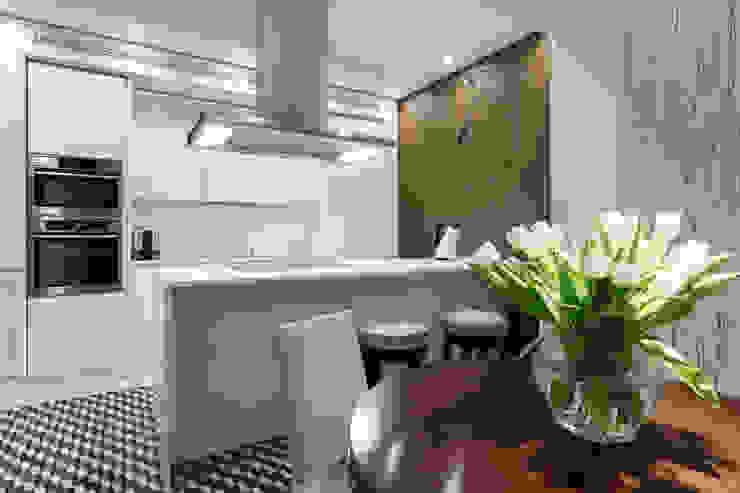 Cozinhas ecléticas por Студия дизайна интерьера 'Юдин и Новиков' Eclético