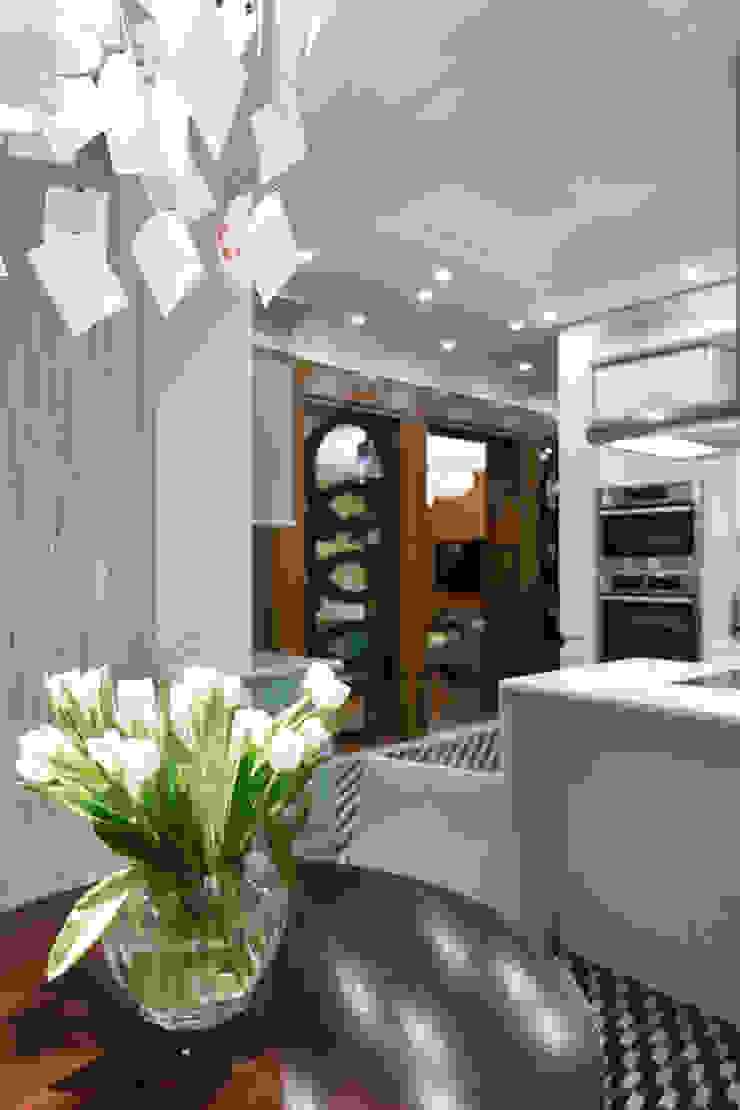 Cozinhas ecléticas por Студия дизайна интерьера 'Юдин и Новиков' Eclético