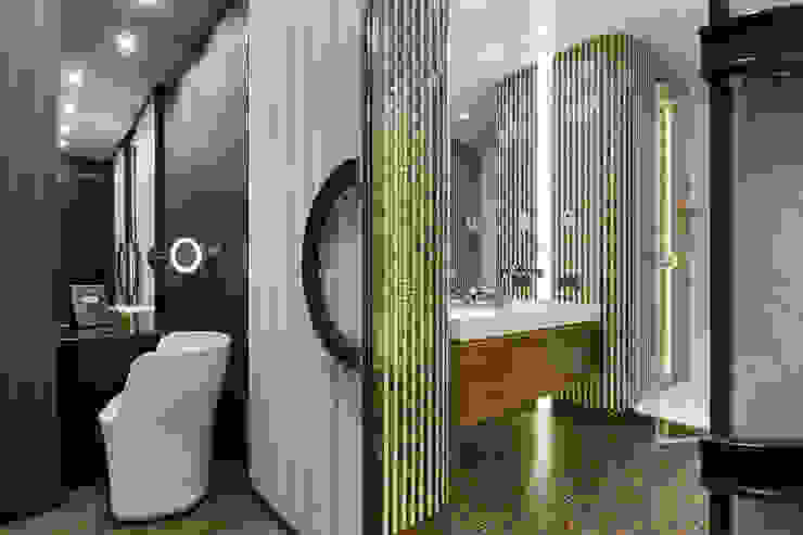 Casas de banho ecléticas por Студия дизайна интерьера 'Юдин и Новиков' Eclético
