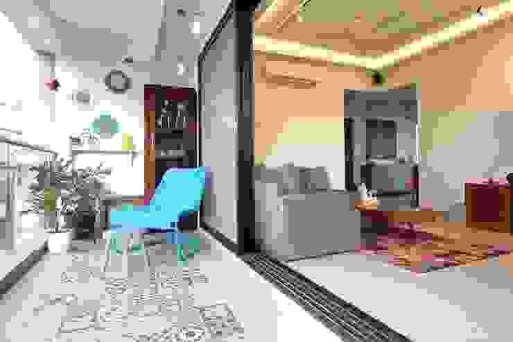 Kalina Residence, SwitchOver Studio SwitchOver Studio Modern balcony, veranda & terrace