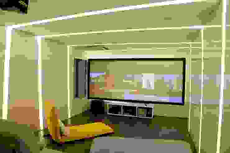 Residential project, NA ARCHITECTS NA ARCHITECTS Modern media room Furniture,Television,Building,Comfort,Interior design,Floor,Wall,Television set,Flooring,Living room