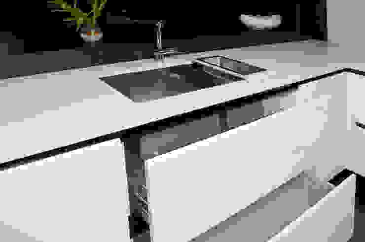 modelo LUX Domi Cocinas Cocinas de estilo minimalista Almacenamiento
