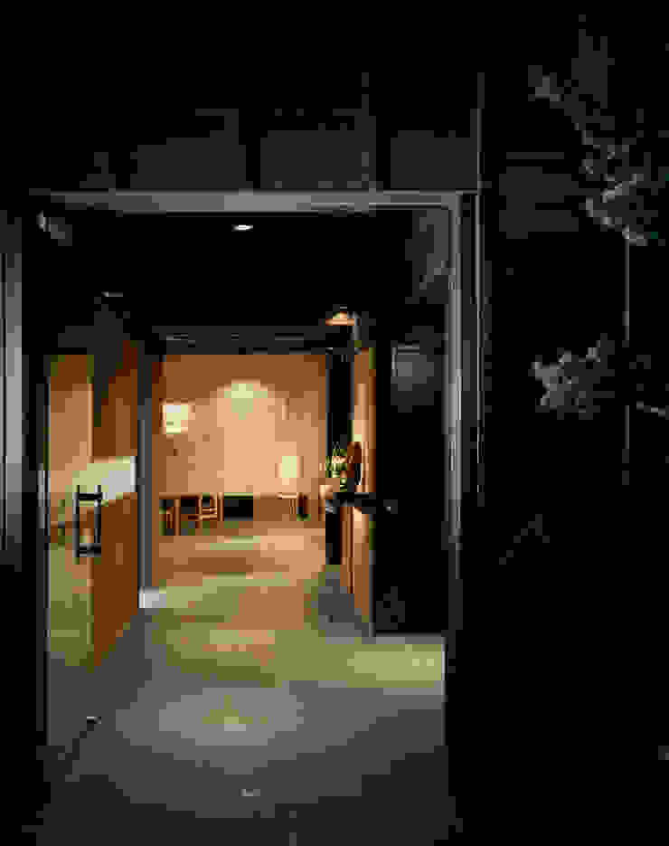 株式会社 小林恒建築研究所 Corredores, halls e escadas asiáticos