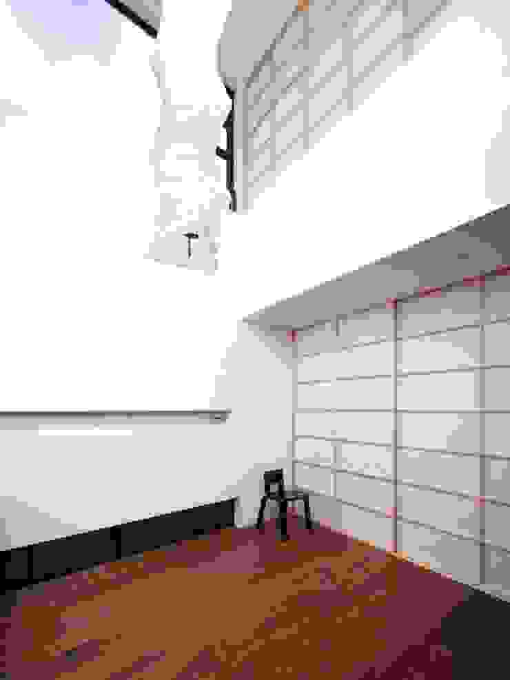 6th studio / 一級建築士事務所 スタジオロク Modern Living Room White