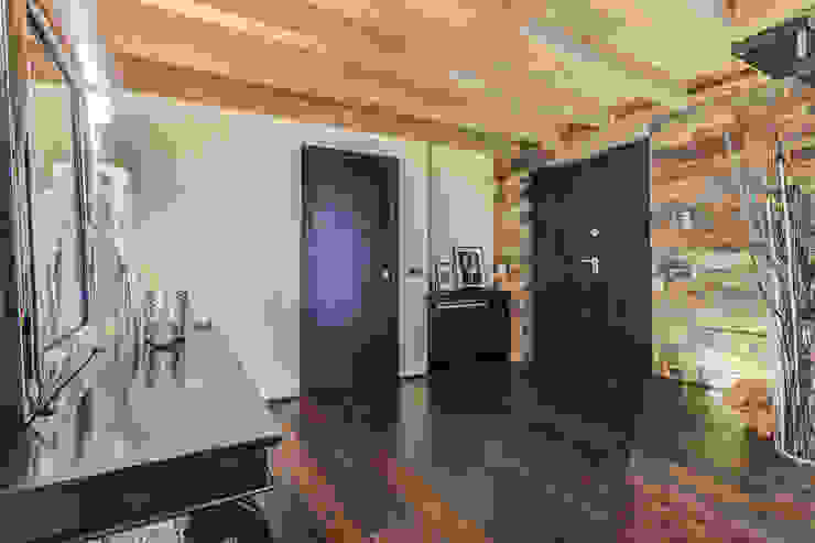 OPEN SPACE IN VILLA, Erina Home Staging Erina Home Staging Klassischer Flur, Diele & Treppenhaus