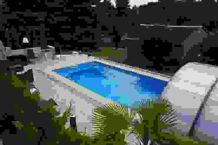 Compasspool Fertzigbecken Kunde FKB Schwimmbadtechnik Modern pool