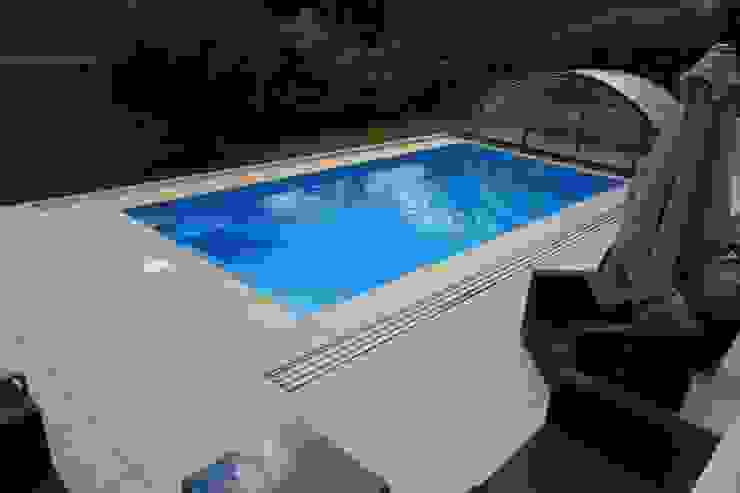 Compasspool Fertzigbecken Kunde FKB Schwimmbadtechnik Modern pool