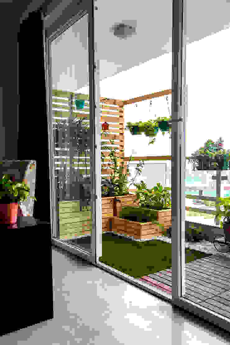 Balcony makeover - English, Studio Earthbox Studio Earthbox Balkon, Beranda & Teras Gaya Country