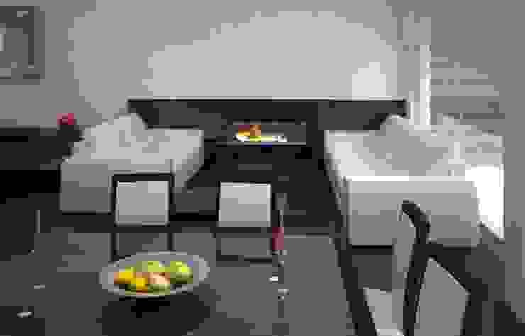 Casa Bifamiliar OM ARQUITECTURA & SERVICIOS S.A.S Salas de estilo clásico