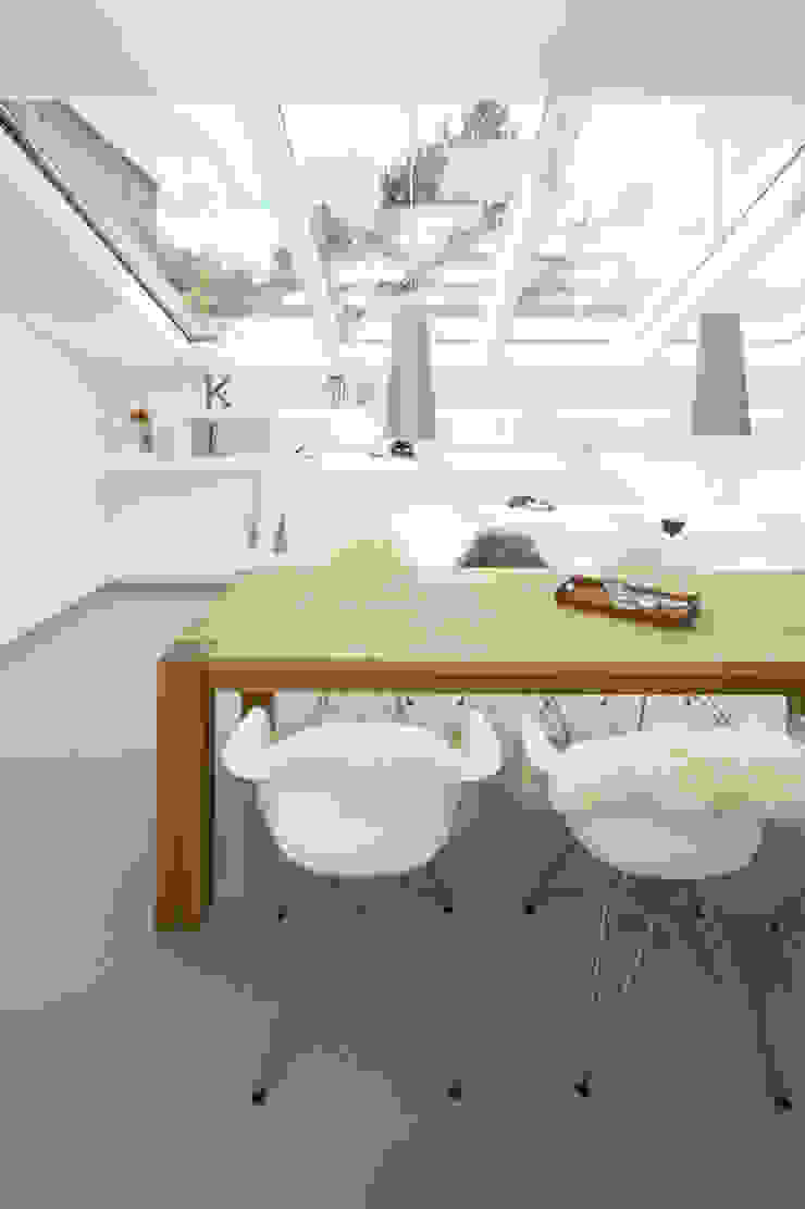 Sanierung einer Dachgeschosswohnung Karl Kaffenberger Architektur | Einrichtung Moderne Wohnzimmer