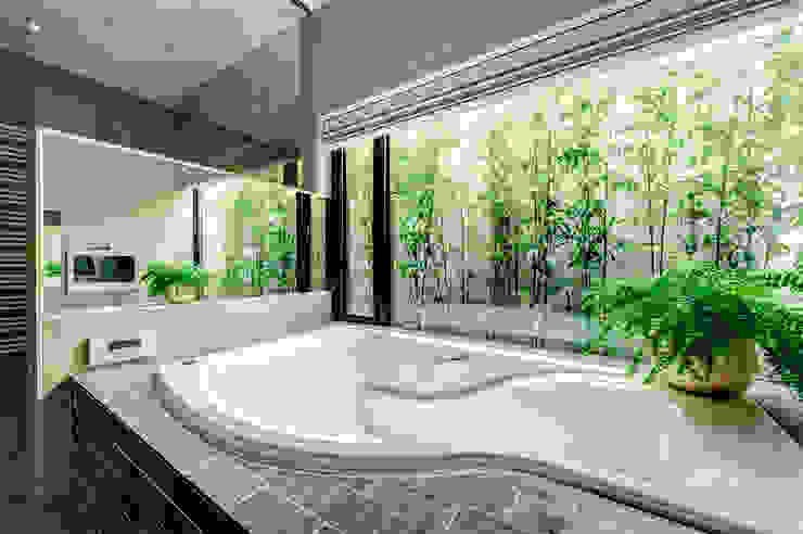 光と風、緑を楽しむ都市の家, TERAJIMA ARCHITECTS／テラジマアーキテクツ TERAJIMA ARCHITECTS／テラジマアーキテクツ Modern Bathroom Stone Beige