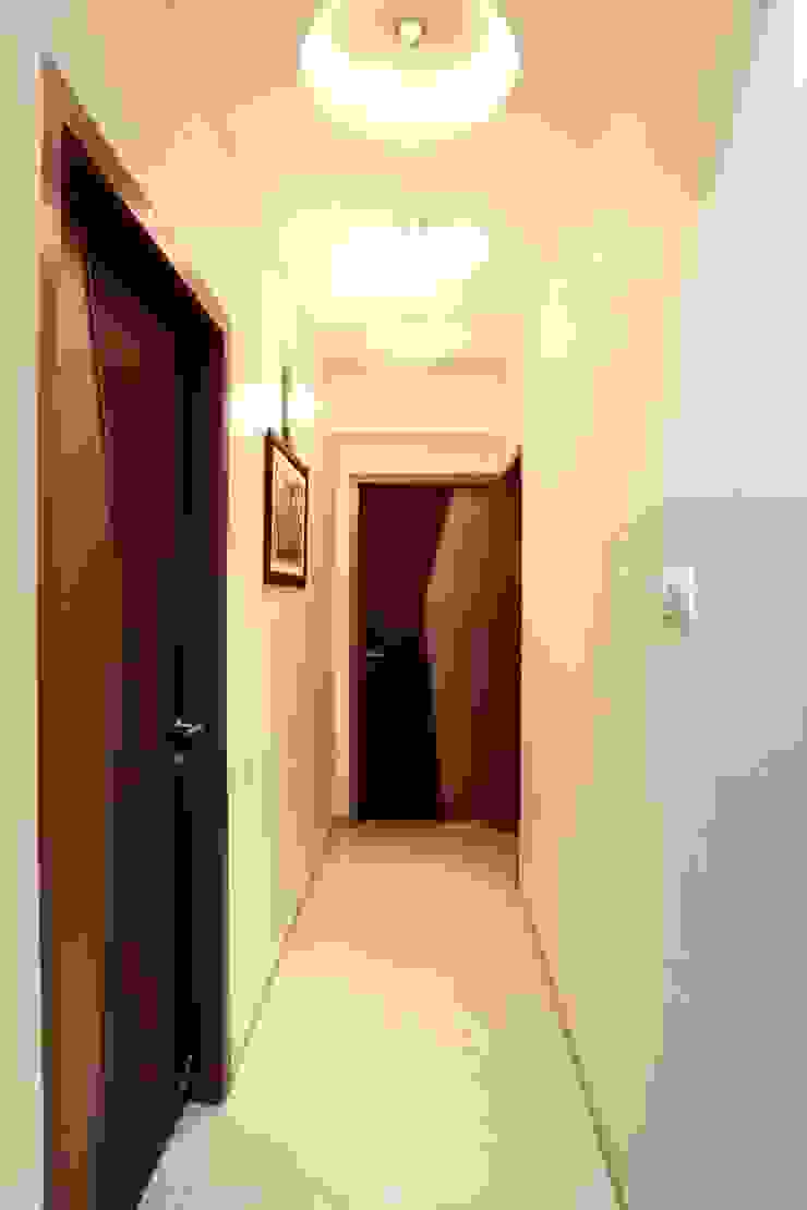 PSQUAREDESIGNS Modern Corridor, Hallway and Staircase