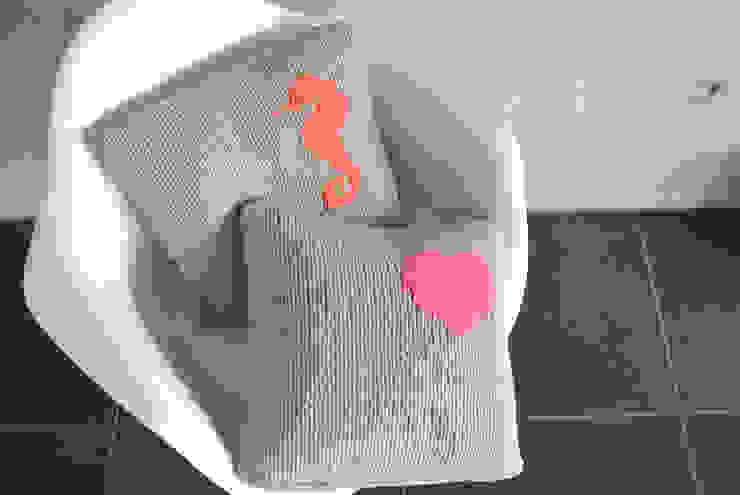 Wollstrickkissen "Seepferd" von Paula Louida Ausgefallen