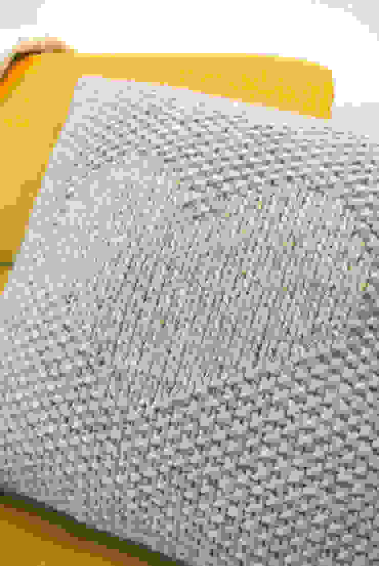 Strickkissen Goldenes Herz Groß von Paula Louida Ausgefallen