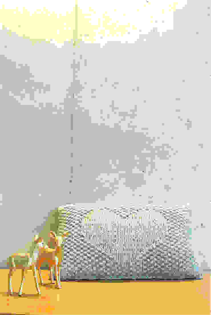 Strickkissen Goldenes Herz Quer von Paula Louida Ausgefallen