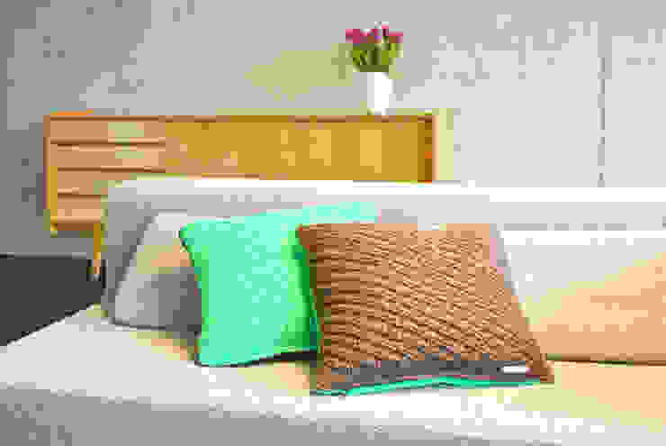 Strickkissen After Eight von Paula Louida Ausgefallen