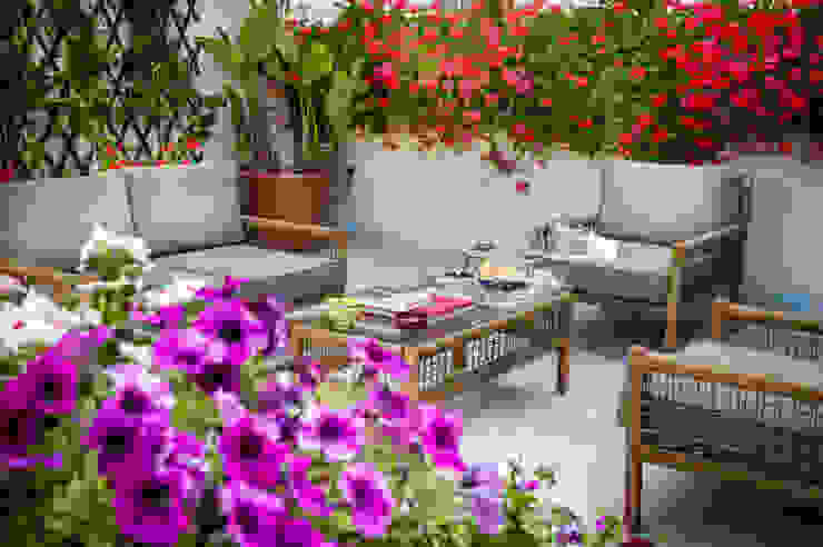B&B 22 CHARMING ROOMS & APARTMENTS, EXCELSIOR HOME INTERIORS EXCELSIOR HOME INTERIORS Balcon, Veranda & Terrasse originaux Rouge Accessoires & décorations