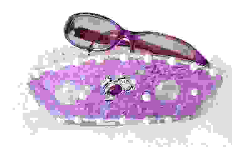 homify Ausgefallene Ankleidezimmer Glas Lila/Violett Accessoires und Dekoration