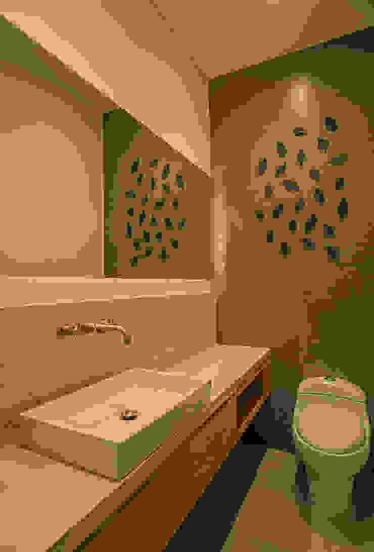 ROMERO DE LA MORA Modern bathroom