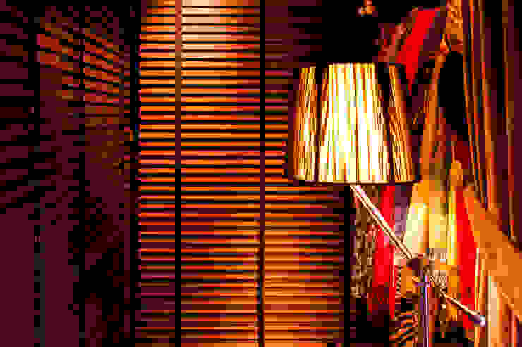 Una Casa Vanguardista con Personalidad Atrevida, Belén Sueiro Belén Sueiro Moderne Ankleidezimmer