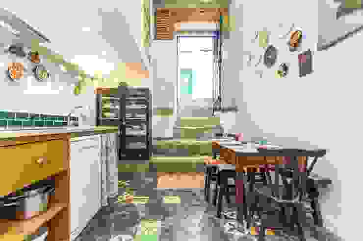 Prédio Turístico em Santa Catarina, Lisboa alma portuguesa CozinhaMesas e cadeiras