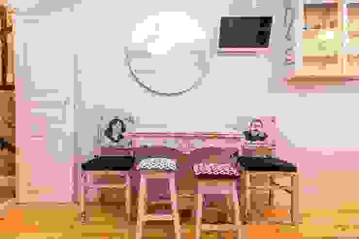 Prédio Turístico em Santa Catarina, Lisboa alma portuguesa CozinhaMesas e cadeiras