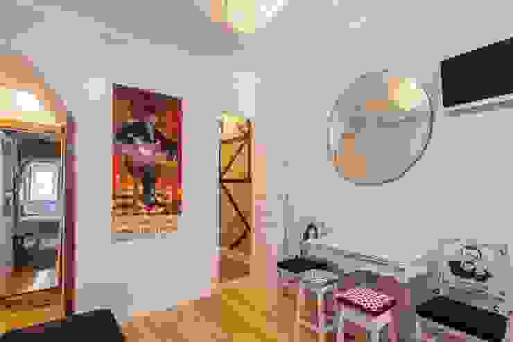 Prédio Turístico em Santa Catarina, Lisboa alma portuguesa Sala de estarAcessórios e Decoração