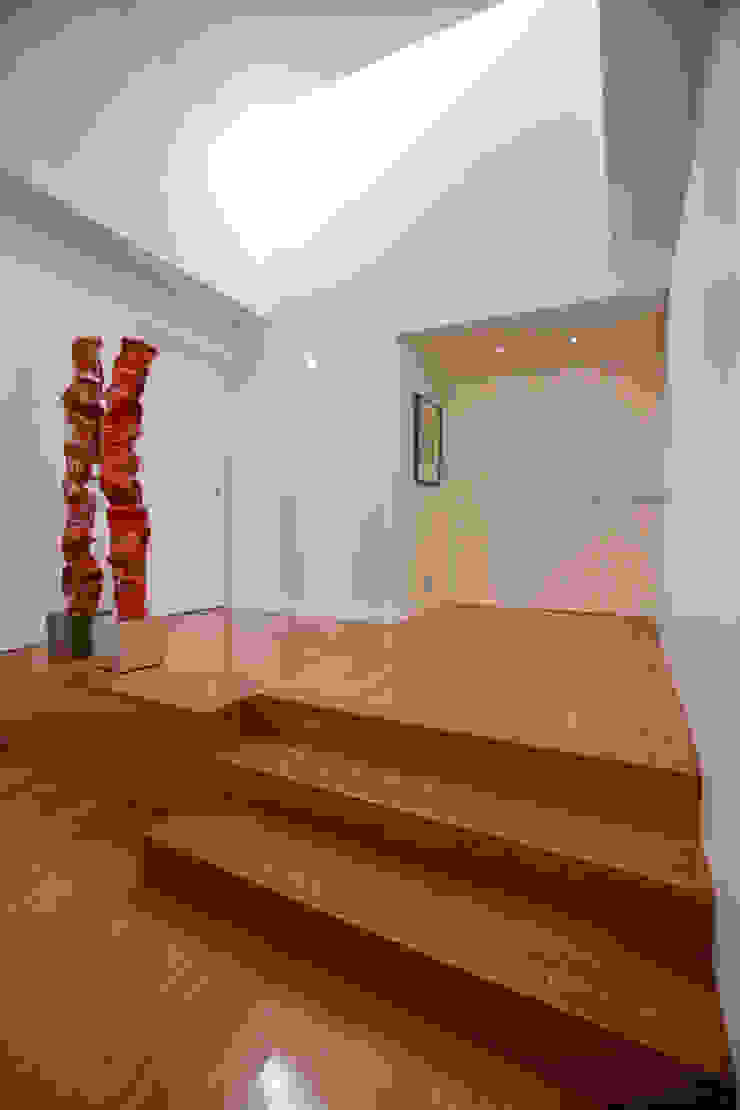 RDLM Arquitectos associados Pasillos, vestíbulos y escaleras modernos