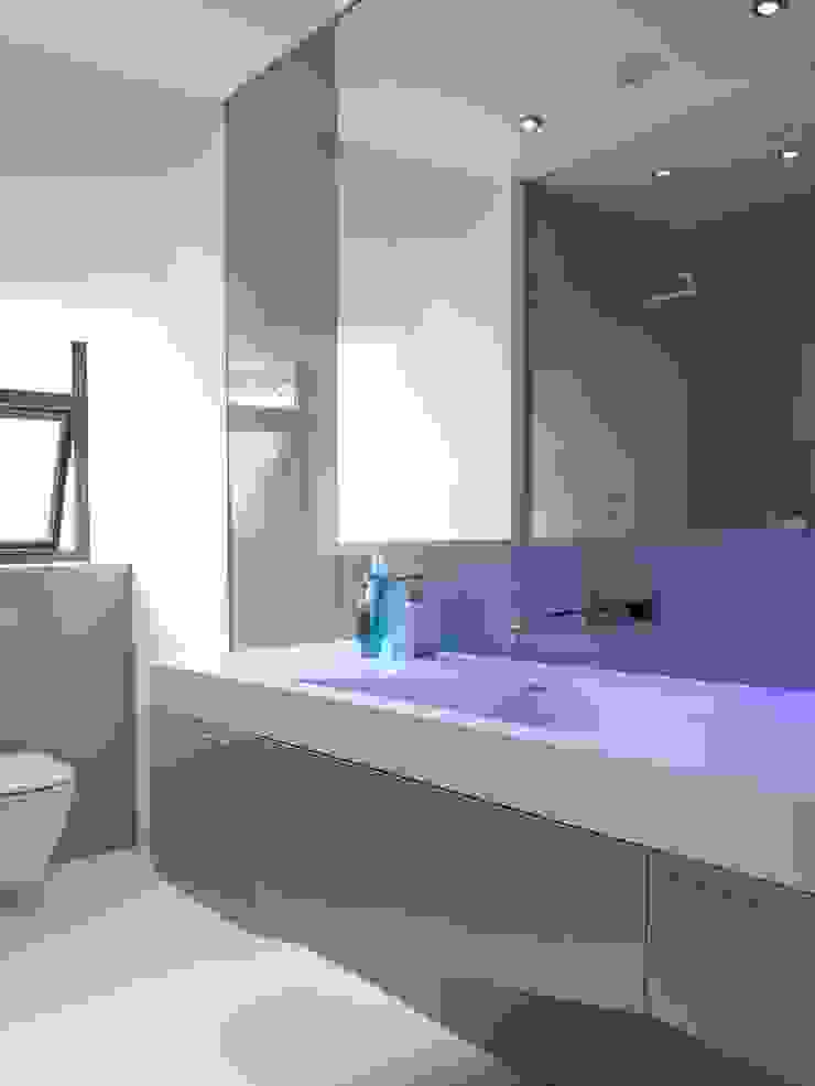 Bathroom design Quirke McNamara Ванна кімната Сірий
