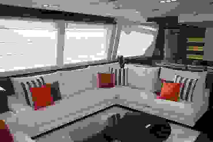 Yacht Custom Line 100 Silvia Costa | Arquitectura de Interiores Sala de estarSofás e divãs