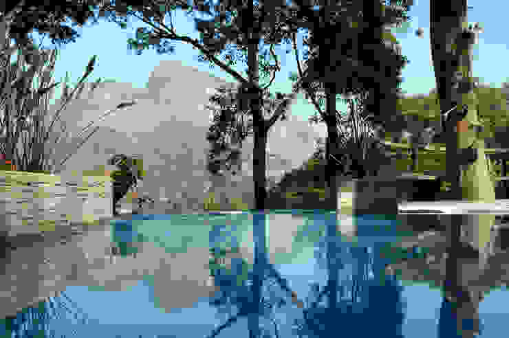 PISCINA Maria Claudia Faro Piscinas infinitas Concreto Azul