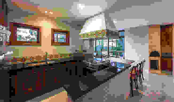 Casa das Primaveras, 30/01/1986 30/01/1986 Rustic style kitchen